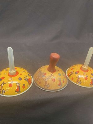 (3) Noise Makers w/Black Characters
Keywords: Black Americana;Antique;Collectable;Noise Makers;eldred;allcpgphotos