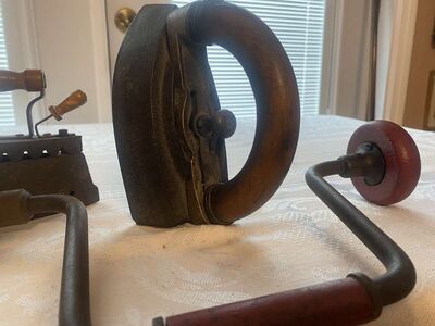 Antique Sad Irons (2) Hinged Charcoal & Curved Wooden Handle Sad Irons & Red Wood Handle Antique Auger
Keywords: Antique;Collectable;Collectible;Primitive;eldred;allcpgphotos