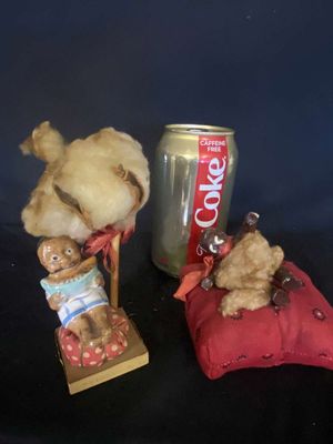 (2) Antique Black Americana Souvenir Pin Cushions - Black Boy w/Cotton Bale Pin Cushions
Keywords: Antique;Black Americana;Souvenir;Pin Cushion;Black Boy;Cotton Bale;eldred;allcpgphotos