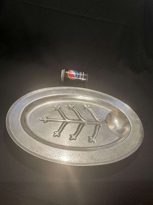 Homan Meat Platter on Nickel Silver - W.M. Mounts - Made in the USA - 02504 18" c1920's
Keywords: Homan;Meat Platter;Nickel Silver;W.M. Mounts;eldred;allcpgphotos