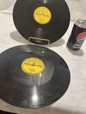 (2) Vintage Sun Records - Johnny Cash 78 RPMS - #266 Next In Line/Don't Make Me Go & #258 Train of Love/There You Go
Keywords: Vintage;Sun Records;Johnny Cash;RPMS;eldred;allcpgphotos